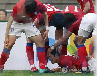 수원컵 축구 한국 이기제 