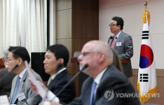 환영사하는 이준규 원장