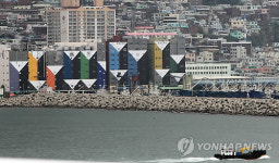 벽화 그려진 부산 냉동창고들