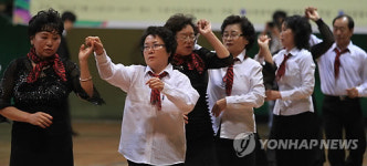 노년의 건강 댄스스포츠로 지키자