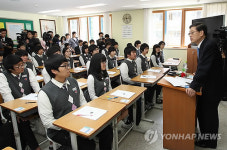 일일교사로 변신한 김황식 국무총리