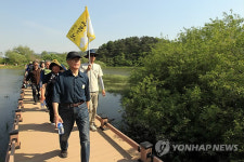 盧 귀향 후 걷던 대통령 길 두번째 개장