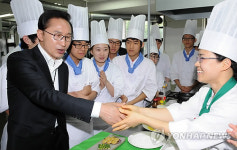 李대통령, 서울산업정보학교 조리실습실 참관