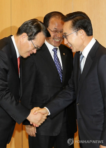 李대통령, 황우여 원내대표. 정의화 비대위원장과 인사