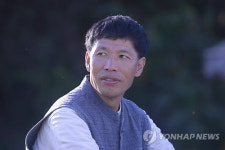  발로 쓴 新택리지 완간..신정일씨