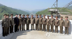 회천발전소 건설현장 방문한 김정일.김정은