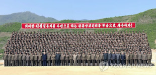 회천발전소 건설현장 방문한 김정일.김정은