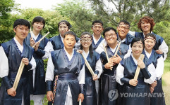 난타공연하는 농진청직원들
