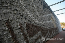 태백산맥문학관 옹석벽화 국내 최대 인증
