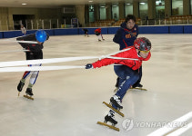 강릉서 훈련 중인 쇼트트랙 황제 안현수