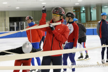 강릉서 훈련 중인 쇼트트랙 황제 안현수