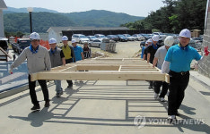 충남도 천안서 사랑의 집짓기 봉사활동