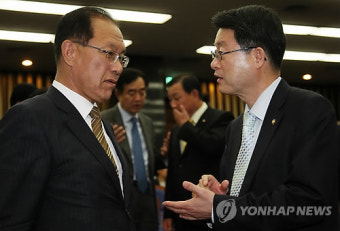 전당대회 관련 얘기 나누는 황우여-정희수
