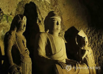 제2석굴암으로 불리는 군위삼존석굴