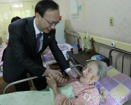 현인택 장관 수원보훈원 방문