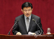 제안설명하는 김성동 의원