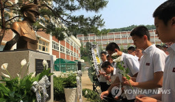 인천 송도高에서 제2연평해전 故윤영하 소령 추모식