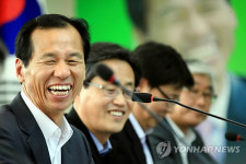 활짝 웃는 최문순 강원지사