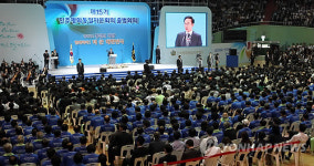 인사말하는 李대통령