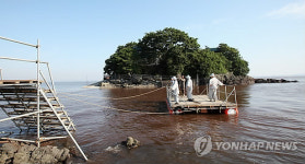 서산 간월도 관광객들로 북적