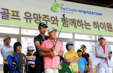 강원지역 유망주에 개인지도하는 프로골퍼