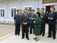 北 김정일, 신암협동농장 시찰