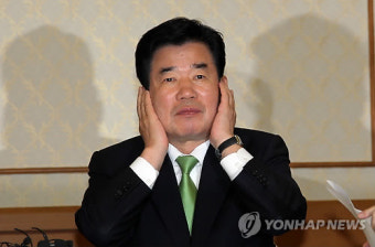 황우여 기다리는 김진표