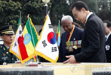 李대통령, 에티오피아 한국전 참전기념비 방문