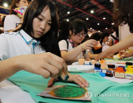 패션 디자인 체험 중