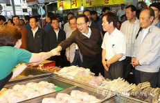 李대통령, 우림시장 방문