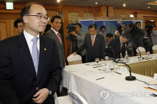 건설업계 초청 간담회 참석한 박재완 장관