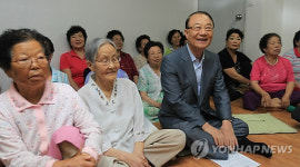 최시중 방송통신위원장, 공동시설 DTV 기증식 참석