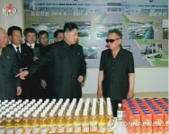 김정일·정은, 대동강과수종합농장 현지지도
