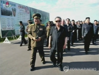 김정일·정은, 대동강과수종합농장 현지지도