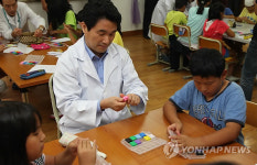 이주호 장관, 춘천 분교 과학나눔 현장 방문