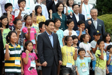 이주호 장관, 춘천 분교 과학나눔 현장 방문