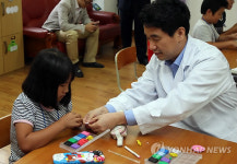 이주호 장관, 춘천 분교 과학나눔 현장 방문