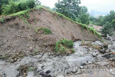 제방 터진 우면산 저수지