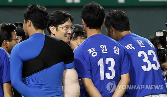 야구장에 나타난 이재용 사장