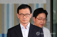 눈 감은 박용석 대검 차장검사