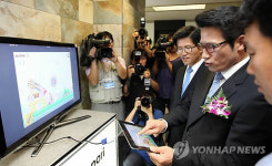 게임하는 정병국 장관과 김문수 지사