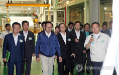李대통령, 구미 도레이첨단소재 공장 방문