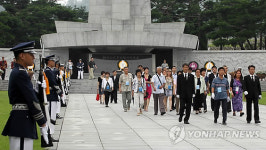 현충원 방문한 독립유공자 후손들