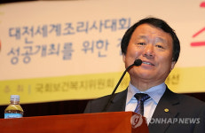 축사하는 염홍철 대전시장