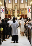 명동성당, 광복절 맞아 대형 태극기 게양