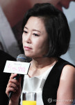 심각한 표정의 차화연