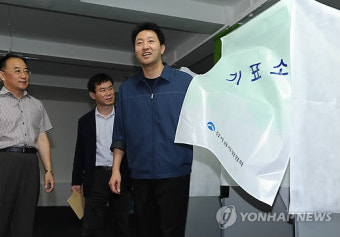 투표소 사전 방문한 오세훈 시장