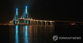 야간경관조명에 빛나는 인천대교