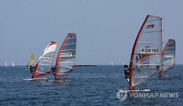 바다 수놓은 요트