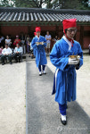 궁중의 제기(祭器) 닦기